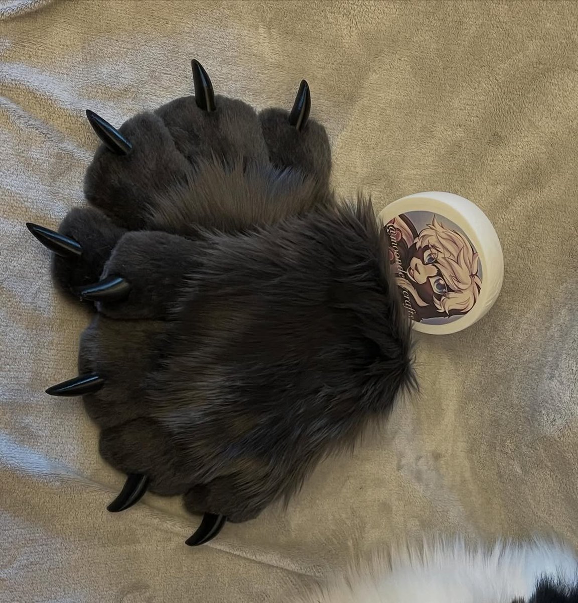 moondeitycrafts's tweet photo. 🤍📷wolf fursuit mini partial📷

3D printed eyes and base

Handcrafted with lots of love

super soft

Has neck fur

lined

Luxury faux fur

Head, hand paws and tail

#furry #fursuit #fursuitcommission #fursuitmaker #fursuitpartial https://t.co/CkzJcWd3K2
