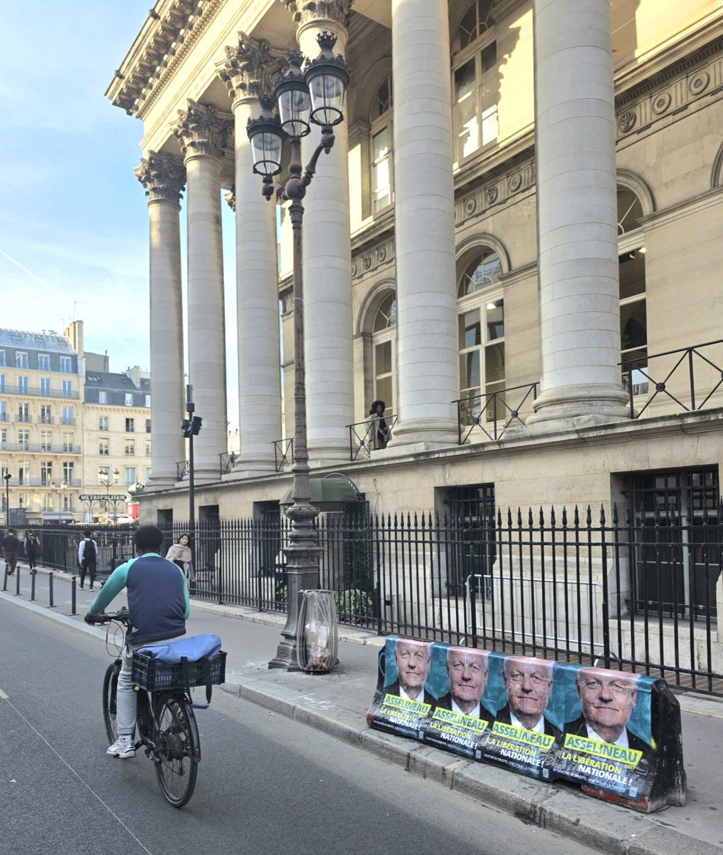 f_asselineau's tweet photo. La Bourse, le Pont du Garigliano, Issy-les-Moulineaux, les abords de la Bibliothèque François Mitterrand... https://t.co/FYnyrlL3i8