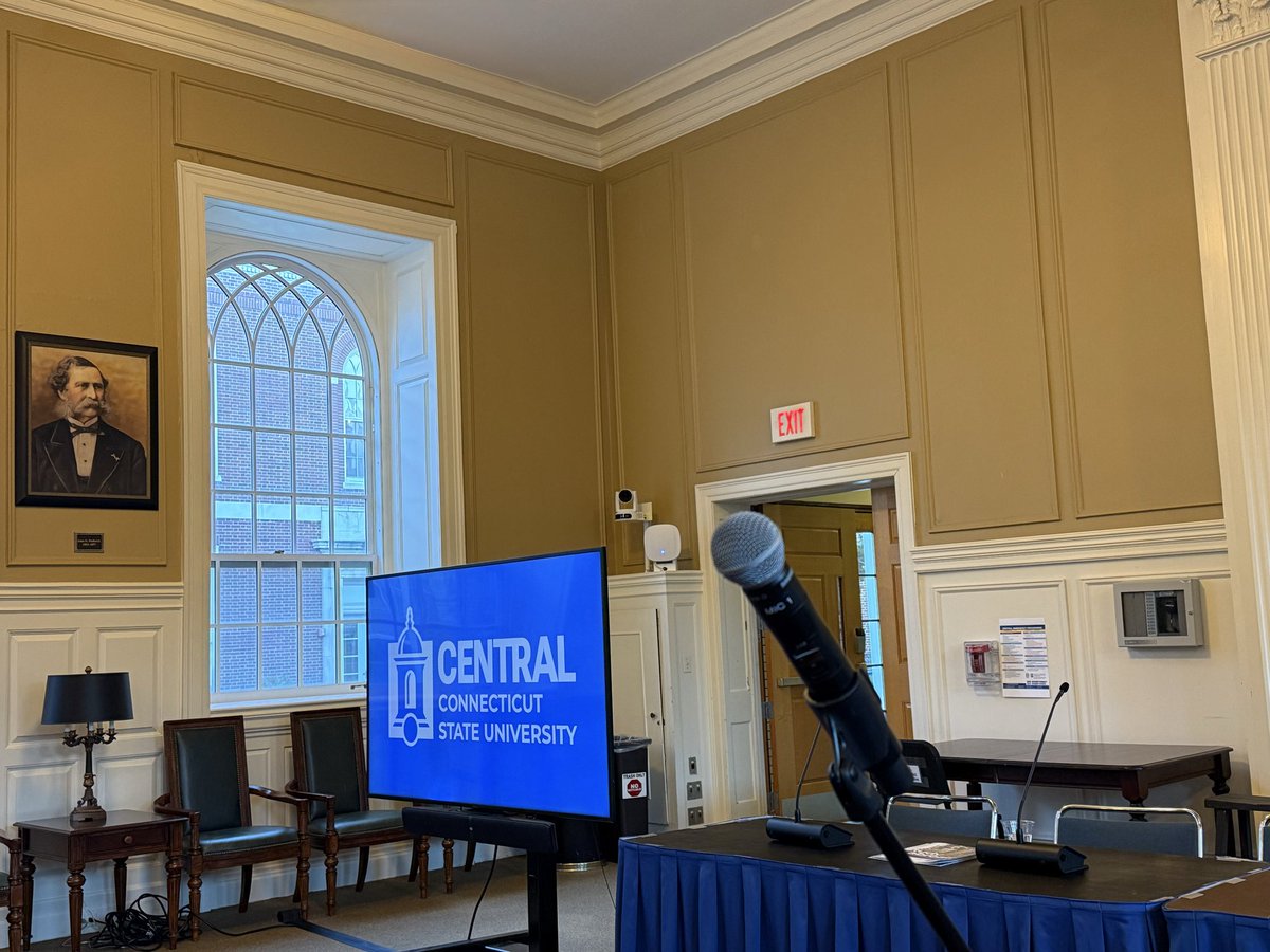 mp3_kmv's tweet photo. Very excited for the News Engagement day to start! #JRN255, @CCSUJOURNALISM #NEWSENGAGEMENTDAY #CCSUJOURNALISM https://t.co/X61vcyDse3