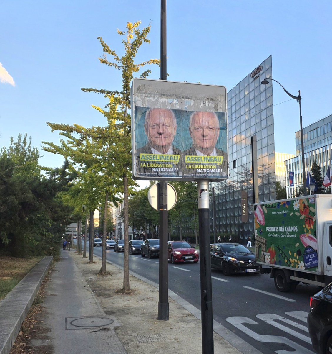 f_asselineau's tweet photo. La Bourse, le Pont du Garigliano, Issy-les-Moulineaux, les abords de la Bibliothèque François Mitterrand... https://t.co/FYnyrlL3i8