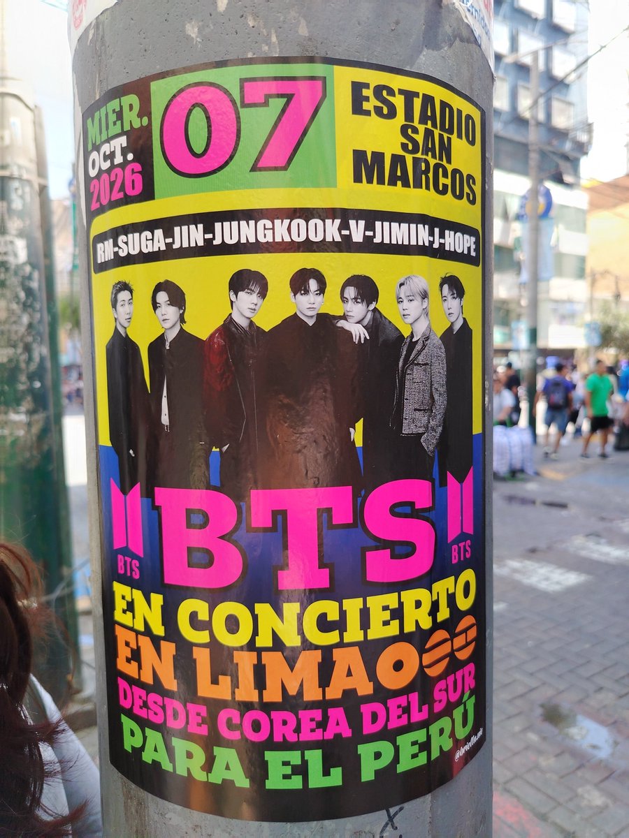 angels_a0's tweet photo. Top cosas que uno se encuentra llendo a Gamarra por su oufit de los bts 🤪
Amiwxs vayan antes de las 11am, están atendiendo y hay un culo de gente todo Gamarra está con merch de los biti. https://t.co/F0JbduiE3Q
