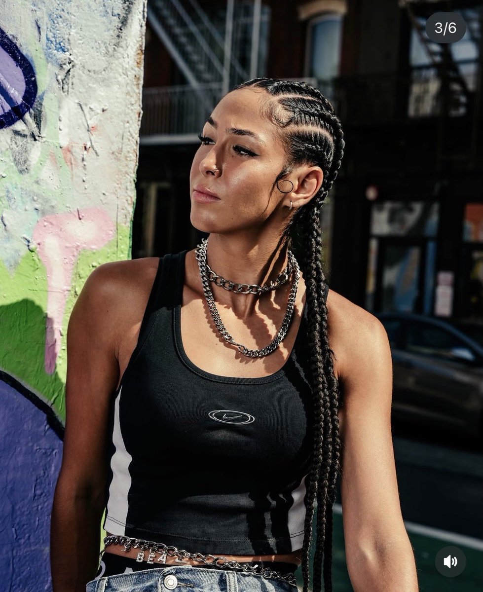 wbu_wbu's tweet photo. Beaniya in braids >>>> https://t.co/sqSFidjWCo