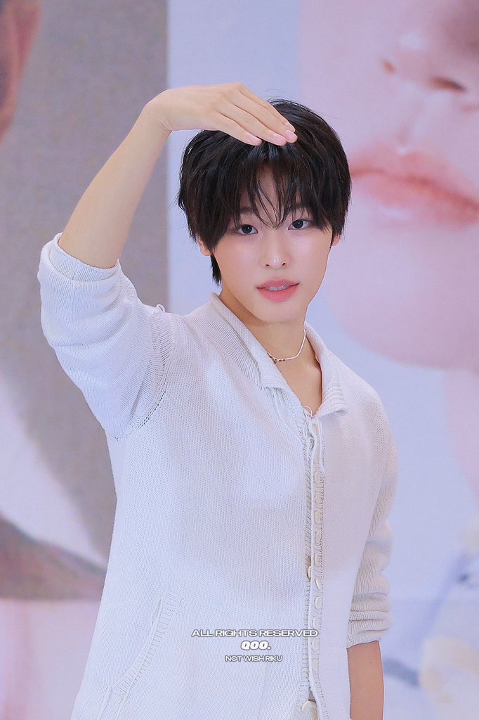 daeyoungdayday's tweet photo. 이날 리쿠 진짜 귀엽네 https://t.co/wlHRVuePYo
