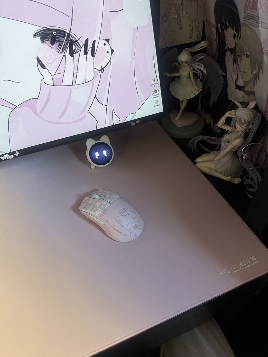 kancde's tweet photo. new mousepad :b thank u bf https://t.co/puqKcECwRi