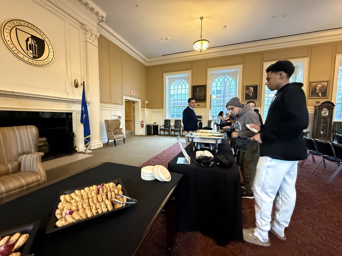 mp3_kmv's tweet photo. Catering at the News Engagement day event at Founders Hall CCSU #JRN255 @CCSUJOURNALISM #NEWSENGAGEMENTDAY #CCSUJOURNALISM https://t.co/nAWK6H8ZPM