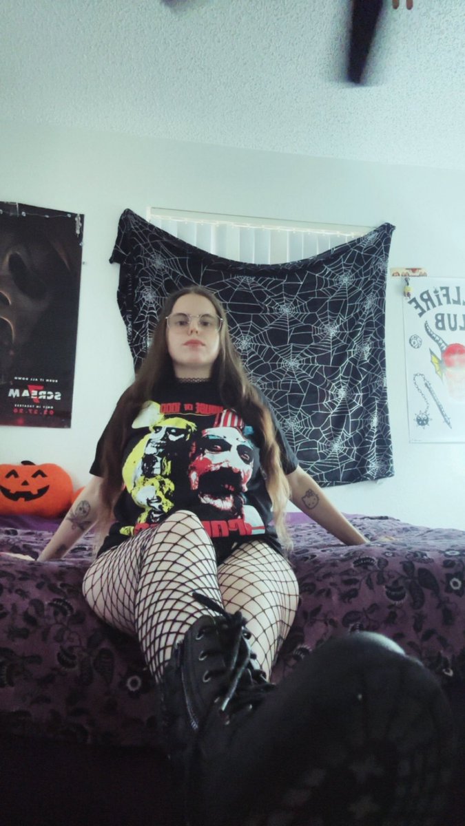 GhostieBabexp's tweet photo. "Sweet baby Jesus, girl. What the hell happened to you?"
🤡🩸🖤 https://t.co/vBsUaOSxr0