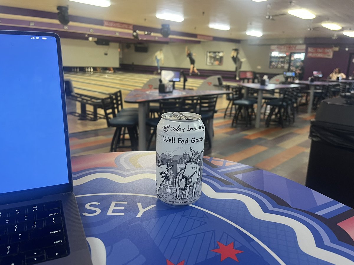 chicagobars's tweet photo. It was the only open establishment between my 4pm and 5:30pm meetings. I regret nothing. 

Think of it as a Big Lebowski themed co-working space. https://t.co/vr4mKiMuLy