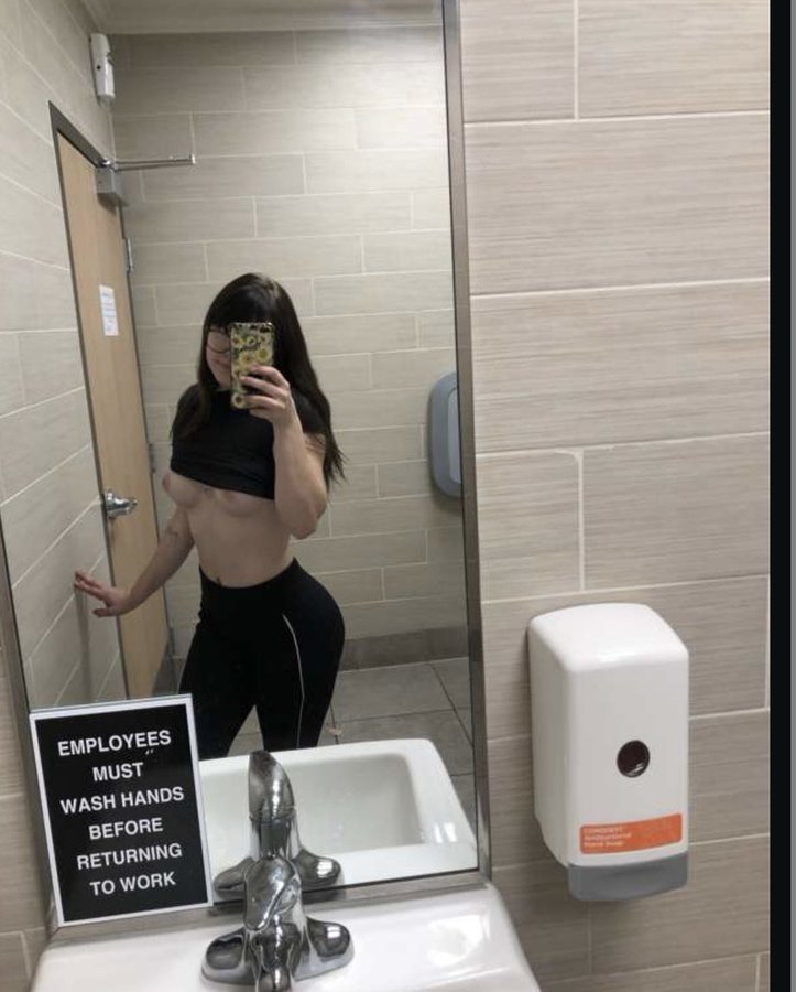 yahfayvslut's tweet photo. Nakie in the Taco Bell bathroom hbu!?
#elpaso #eptxMEETS #eptxCONTENT #eptxfreak #915Vibes #TexasMade #915Home #Texaslife https://t.co/AMZK9KoftR