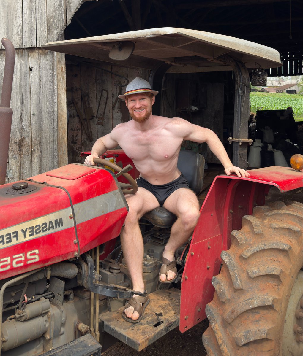 Gingerrwe's tweet photo. Just a strong ginger and his tractor💪🏻🚜 https://t.co/9QiaXZ0KO0