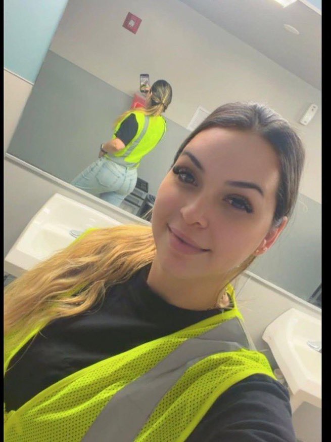 nosajone's tweet photo. I am a cleaner, can you date a cleaning lady😢 https://t.co/gglj7lrnlZ