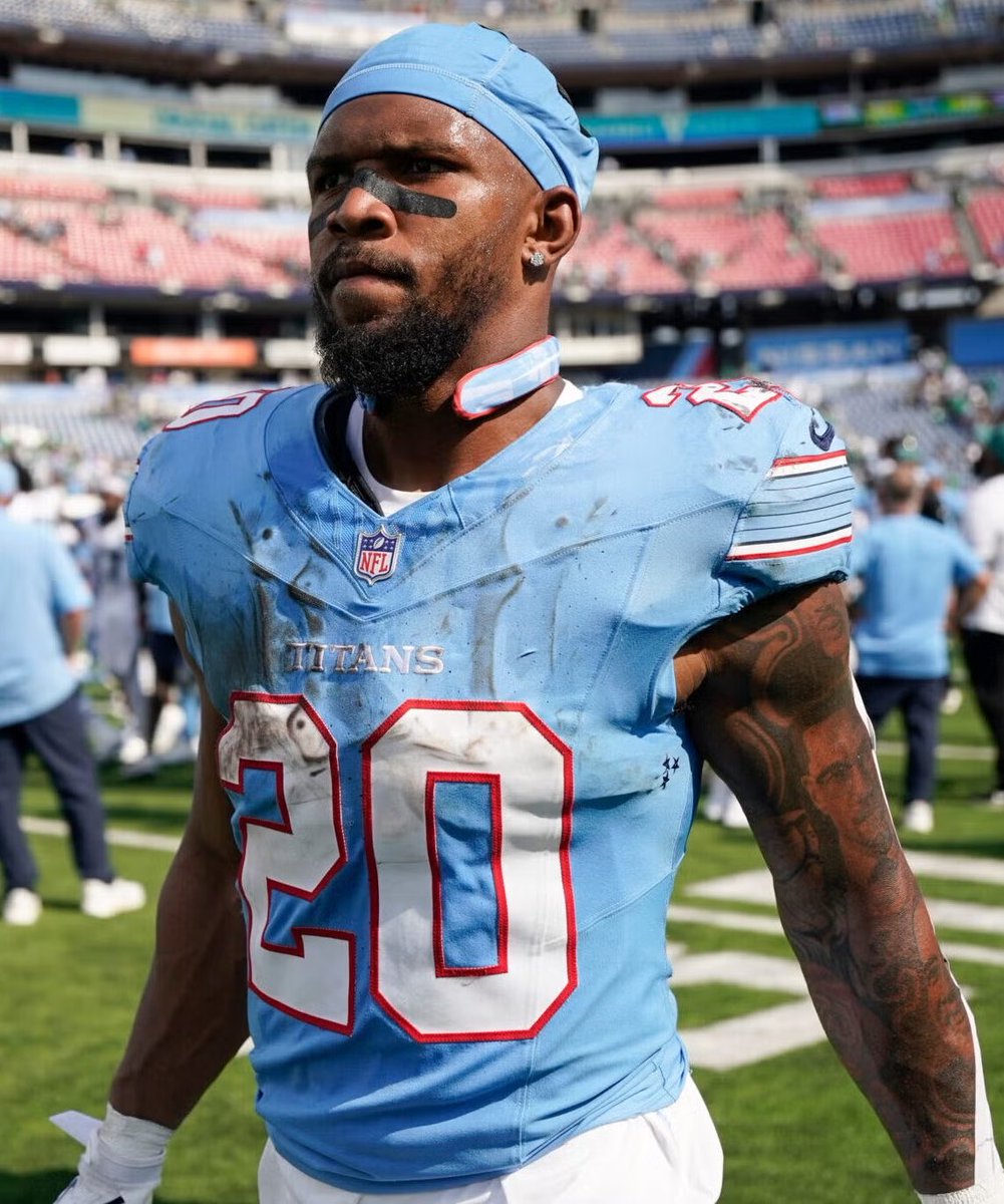esidery's tweet photo. Tony Pollard is a likely trade candidate from the Titans after their 0-4 start.

Pollard is on a $6.7 million expiring contract, which many contending teams can absorb.

Tennessee will only be able to net a Day 3 2027 pick for their starting running back. https://t.co/AaMBitIcvc