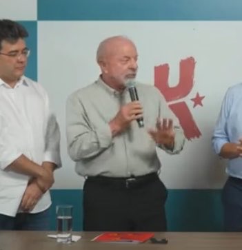 soldzita's tweet photo. lula apareceu com a blusa dentro das calças (pano passado) e cinto apertado

é gente…..A CAMPANHA VAI COMEÇAR CARALHO! https://t.co/qc3S3rK9tu