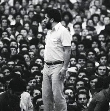 soldzita's tweet photo. lula apareceu com a blusa dentro das calças (pano passado) e cinto apertado

é gente…..A CAMPANHA VAI COMEÇAR CARALHO! https://t.co/qc3S3rK9tu