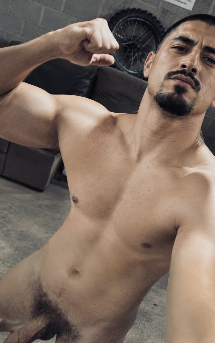 Mecanico_Macho's tweet photo. Me hueles las axilas y de paso los huevos o te da asco?
Dia duro en el taller aki al 100 
Grupo VIP ⬇️
https://t.co/I4KUxF1hMW https://t.co/G3eyEfrI9R