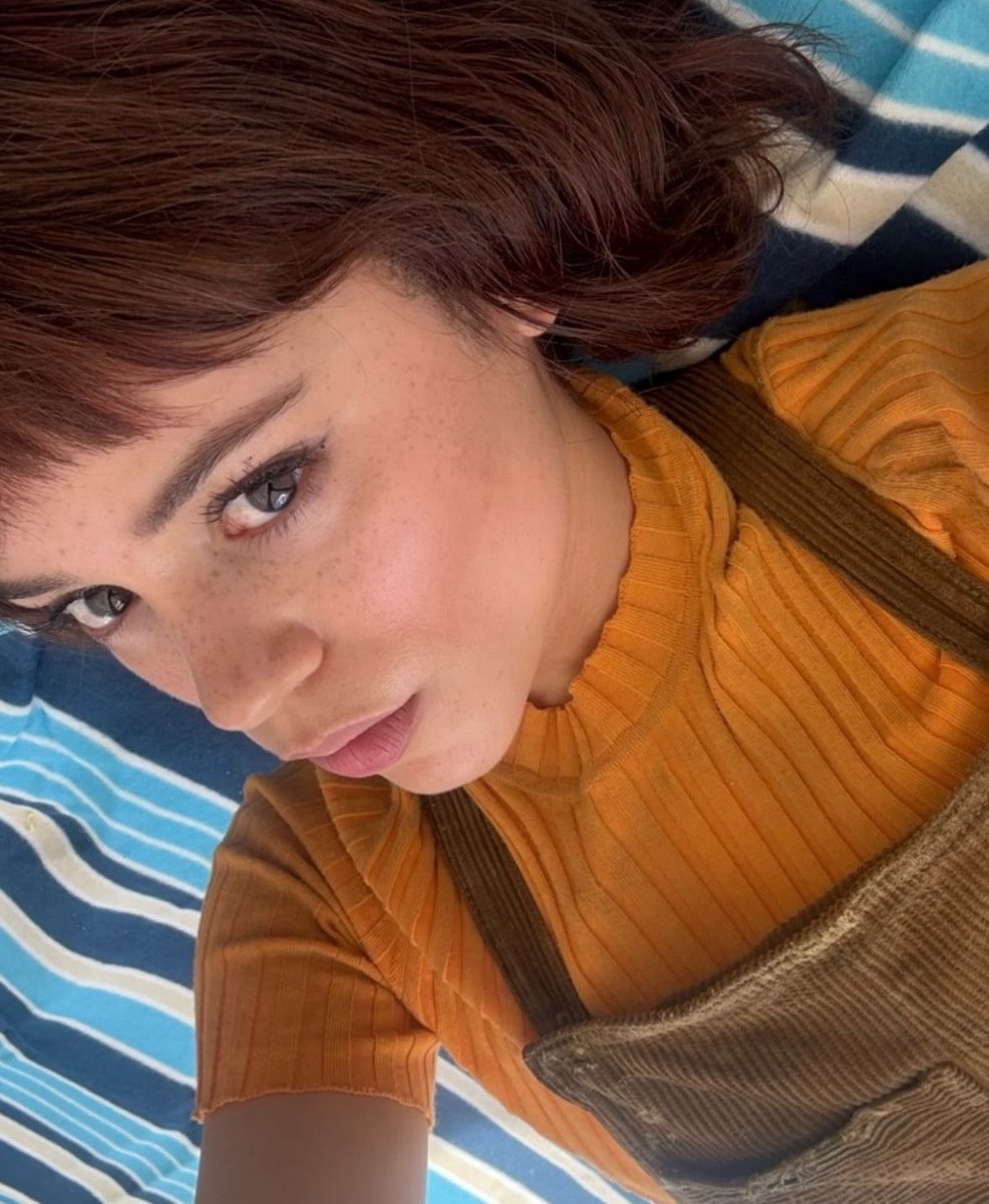 esinclaires's tweet photo. her freckles were demanding to be seen https://t.co/3nd435tBxz
