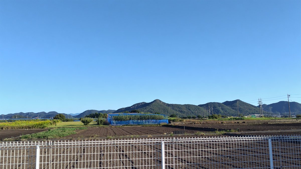 takepon__Q's tweet photo. すいすい水曜　おはようございます
気持ちいい朝　こんな日は
おやまの温泉へ行きたい
今年の紅葉はどんな感じかなぁ https://t.co/RqmYinJE30