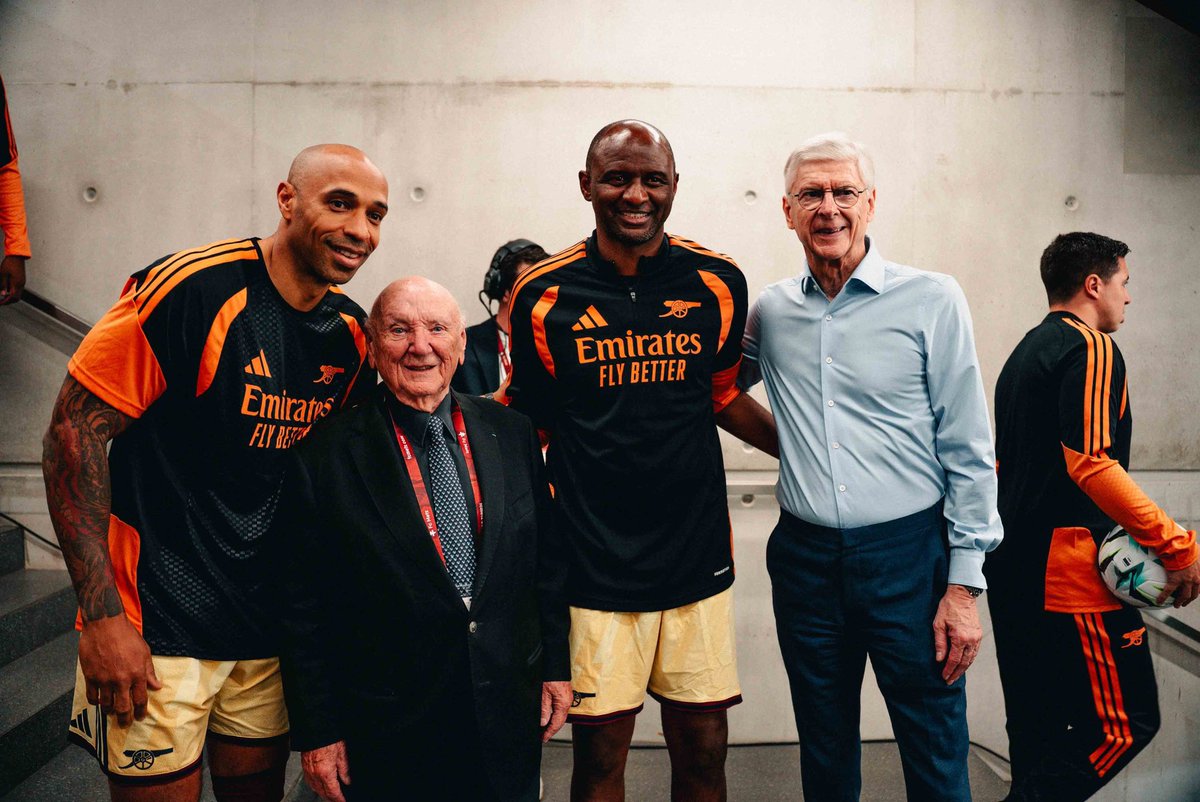 afcstuff's tweet photo. Thierry Henry, Patrick Vieira &amp; Arsène Wenger reunited at Robert Pires’ jubilee match this evening. ❤️🇫🇷

📸 @FCMetz https://t.co/o4gkZb83xV