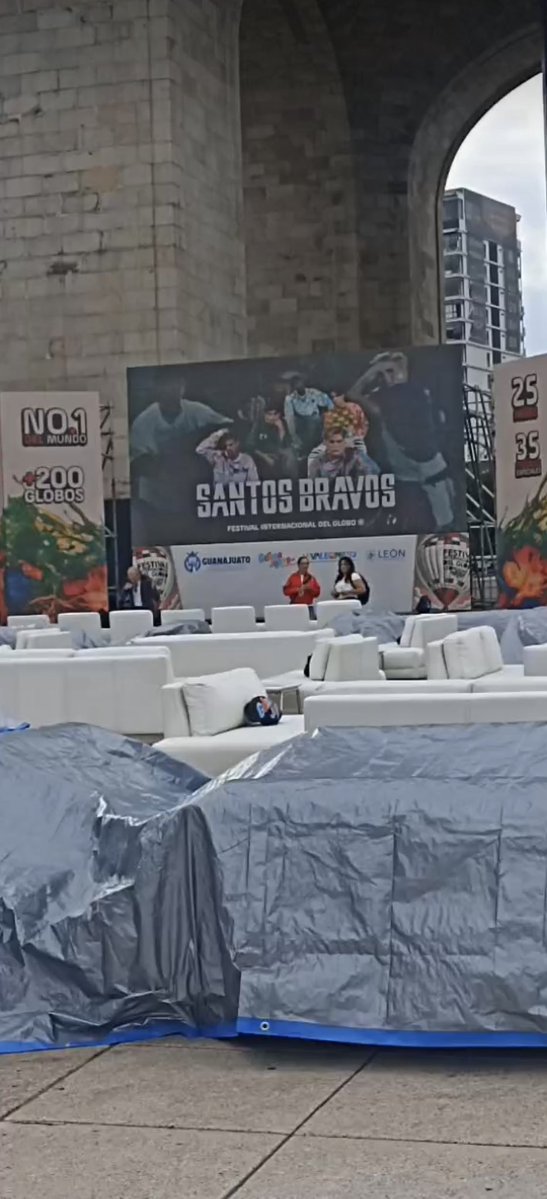 katelin_gg's tweet photo. Alguien sabe que va haber en Revolución?! Acaban de mandar esta foto a un grupo 😳 https://t.co/DB0pMUfUoL