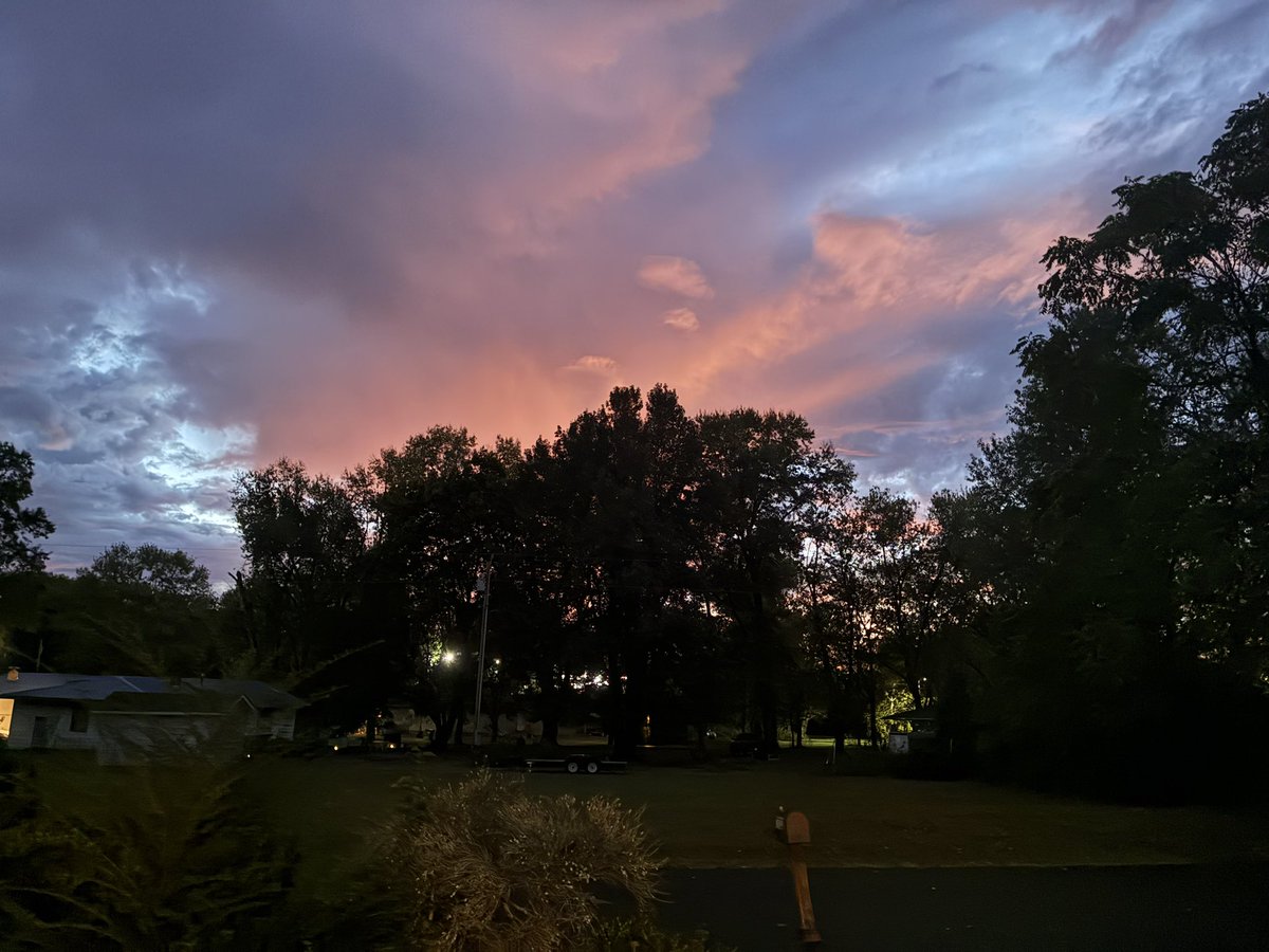 WebJackEXE's tweet photo. @NocturnalStella You one of those people with the 1k iPhone my don’t get that good distance lol but I do get some good pics sometimes https://t.co/Myu6CP4dAv
