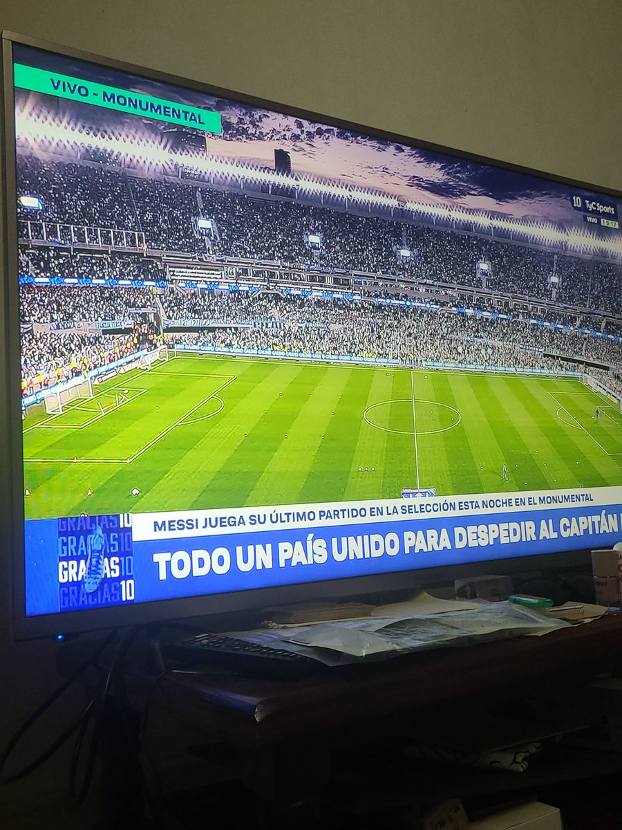 knejfejf's tweet photo. Estamos a 1 hora del partido final de messi, el fin se una era ya esta por terminar https://t.co/4omBYg3CB2