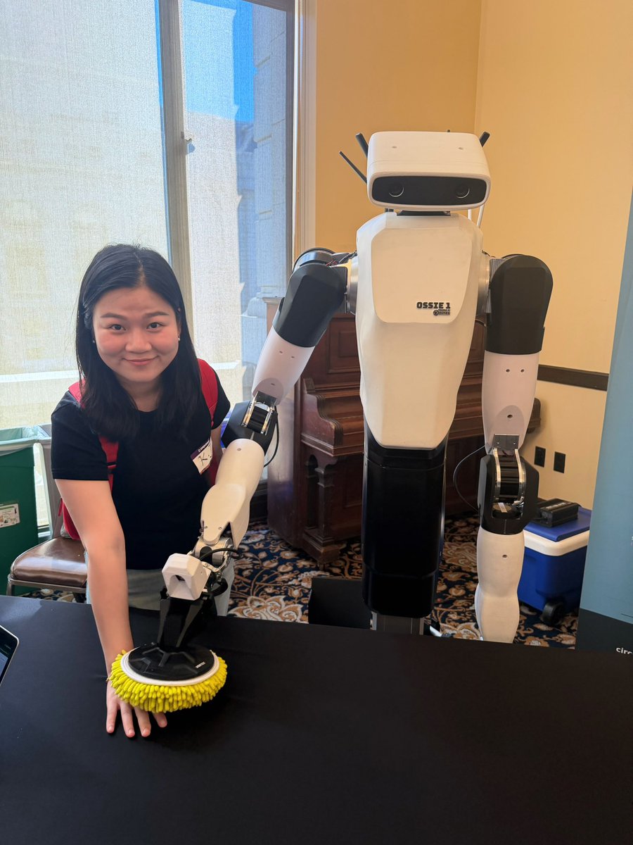 JolinJiao's tweet photo. Fun afternoon at an innovation showcase in SF 🤖

Watched Ossie 1, a dual-arm humanoid, do live table wiping, and talked robot learning with the team around it.

Also got invited to InnoEX 2027 in Hong Kong next April. See you there? 👀

Physical AI is getting real 🦾 https://t.co/60KwYq267E