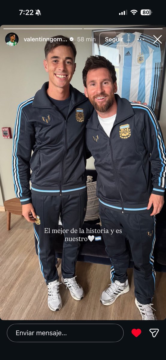 hormigafortiner's tweet photo. Amo demasiado a este tipo https://t.co/d1nCHOo8rD