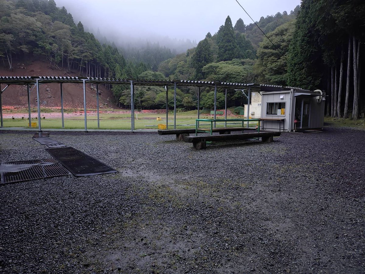 suyamashooting's tweet photo. おはようございます🌧️
10月7日（水）今朝の須山情報です。
天気　雨☔
気温　14℃
風　　微風
本日は全面空いています。
肌寒い須山です。
軽めの上着をご持参の上ご来場くださいませ。

本日も皆様のご来場スタッフ一同心よりお待ちしております。 https://t.co/yLpwfHBDqi