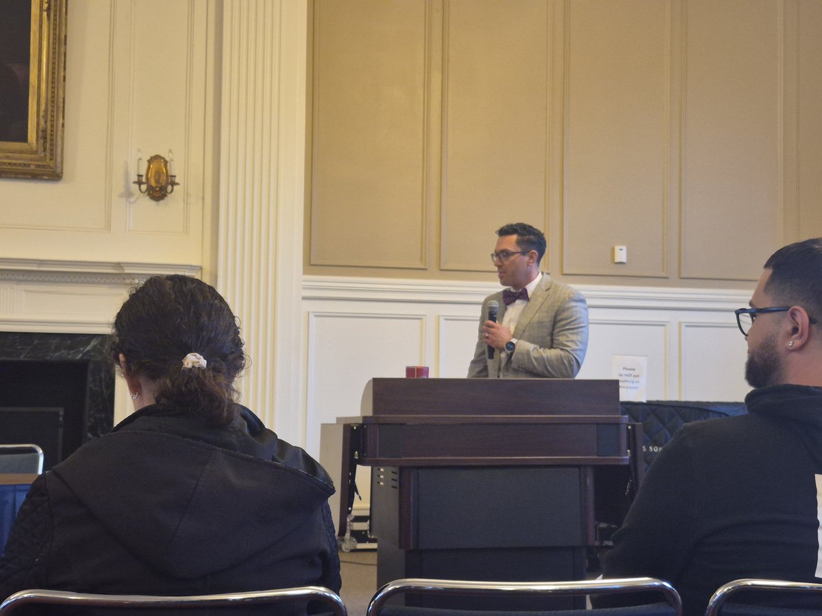 hsyreswrites's tweet photo. NBC Connecticut's Mike Savino opening up the panel about crises and opportunities @CCSUJournalism #JRN255 #NEWSENGAGEMENTDAY #CCSUJOURNALISM https://t.co/4gVBb6wkLj