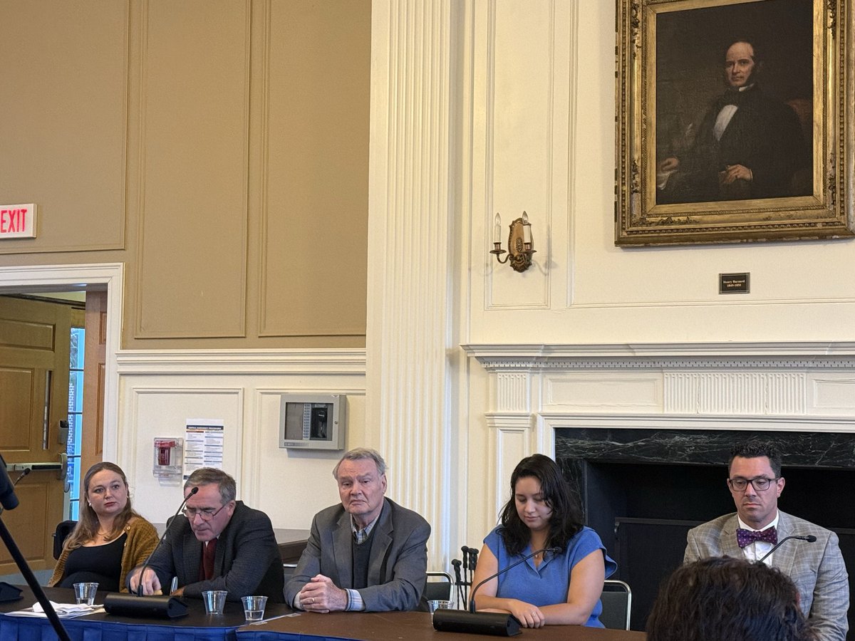 mp3_kmv's tweet photo. Darren Sweeney introducing News Engagement speaker guests for the Founders Hall News engagement day at CCSU #JRN255 @CCSUJOURNALISM #NEWSENGAGEMENTDAY #CCSUJOURNALISM https://t.co/yMiA8LzG5T