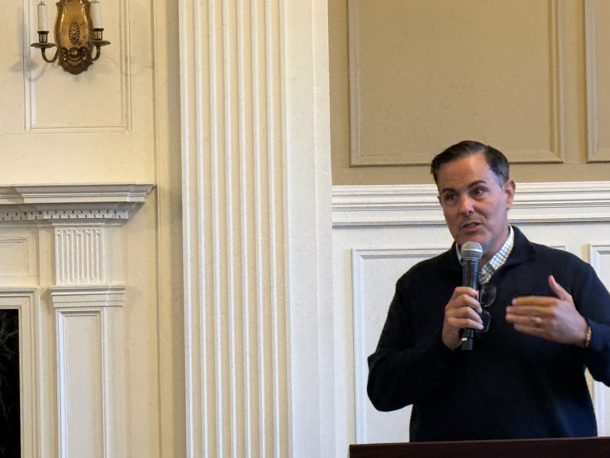 mp3_kmv's tweet photo. Darren Sweeney introducing News Engagement speaker guests for the Founders Hall News engagement day at CCSU #JRN255 @CCSUJOURNALISM #NEWSENGAGEMENTDAY #CCSUJOURNALISM https://t.co/yMiA8LzG5T