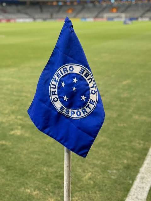 Maxi_Boeing's tweet photo. 🚨🚨🚨 O Cruzeiro deverá anunciar apoio a candidatura de Flávio Bolsonaro a presidência, juntamente com um grande número de clubes, que enxergam que o fim do direito a apostas esportivas trará prejuízos de bilhões de reais anuais e destruição ao ecossistema do futebol brasileiro. https://t.co/9UuEMy91tB