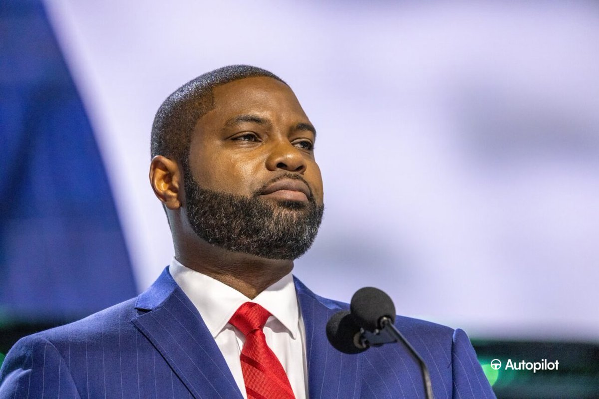 pelositracker's tweet photo. Breaking: Rep. Byron Donalds confesses every financial disclosure he's filed since 2020 is wrong

He hid:

• His mortgage
• Student loans for himself and his kid
• His wife's 401(k)

This isn't the first time, Byron was reported for failing to disclose 108 trades valued up to $1.6M two years ago

He's now the Republican nominee for Florida Governor
