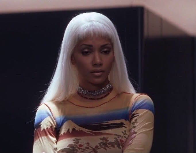 HardestFitPics's tweet photo. Halle Berry as Storm wearing jean paul gaultier s/s 1999 Fuji mesh top in X-Men (2000) https://t.co/IfYEBpUvkv