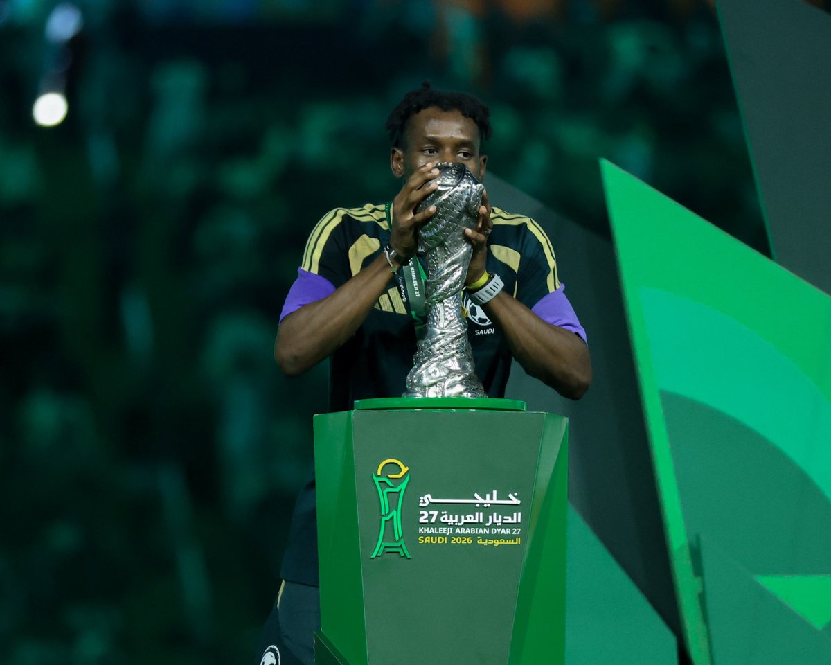 MnbrAlahlisa's tweet photo. 📸 زكريا هوساوي مع كأس الخليج 🏆🤩💚 https://t.co/jlVUj4Tw1W