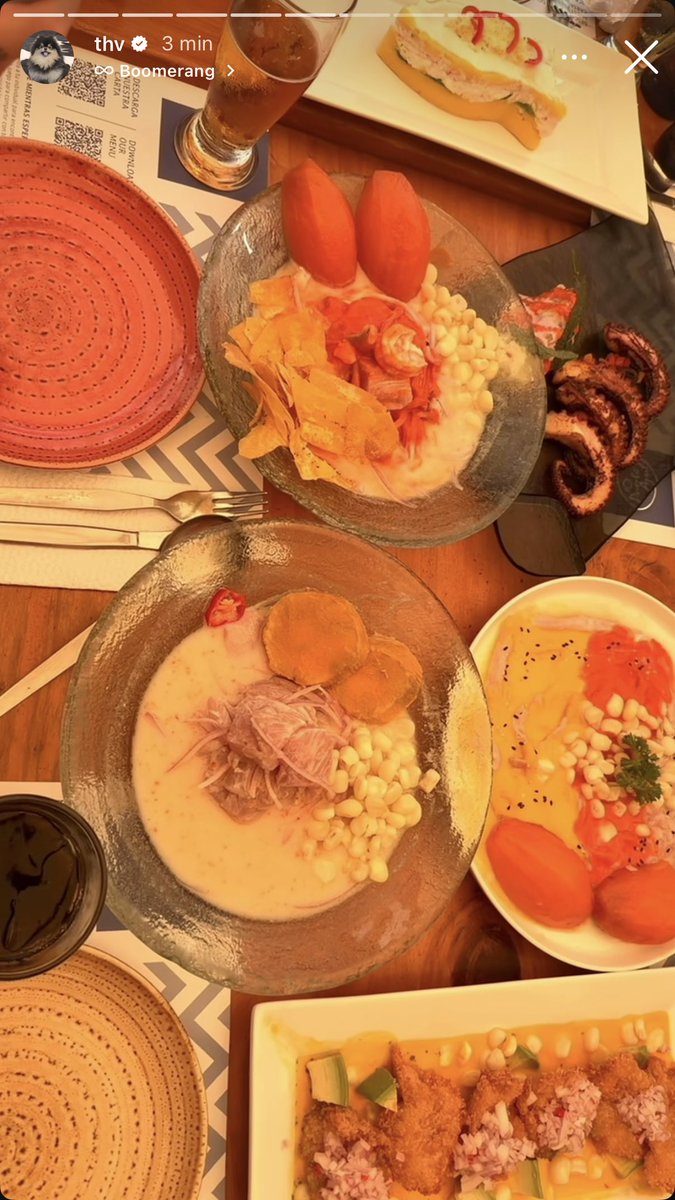 taehyungyalaza's tweet photo. Y ESTA PARA LA QUE DIJO QUE IBAN A COMER SOLO COMIDA COREANA, TE AMO TAEHYUNG CARAJOOOO https://t.co/lYPrfbZelA