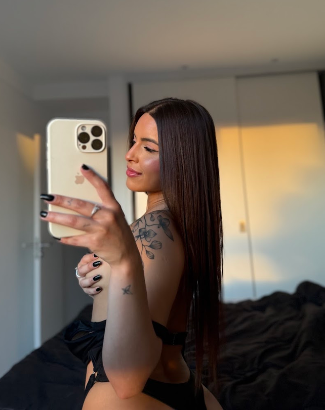xwithgia's tweet photo. @KellyMedia47 love looking up your shirt https://t.co/8uKYjmHMAq