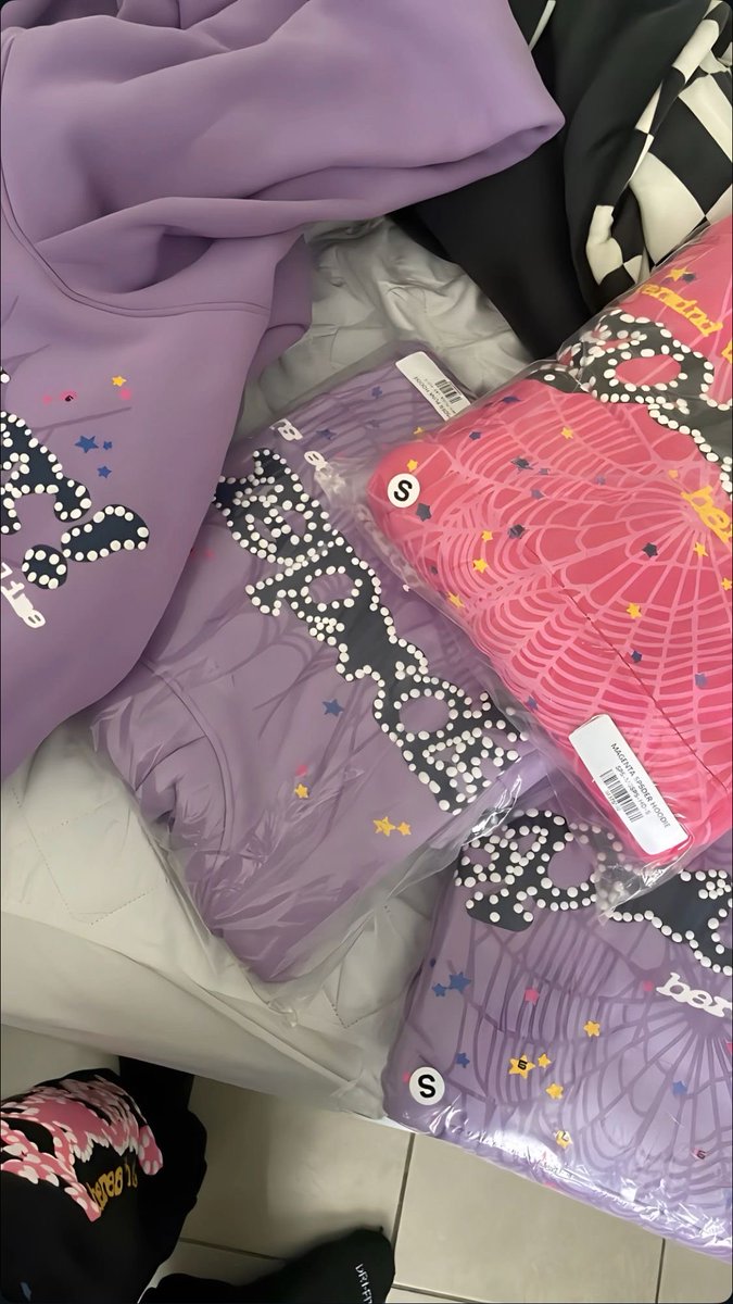 ItNae1's tweet photo. Spider hoodies goin for 140 each https://t.co/XU23sCmbu3