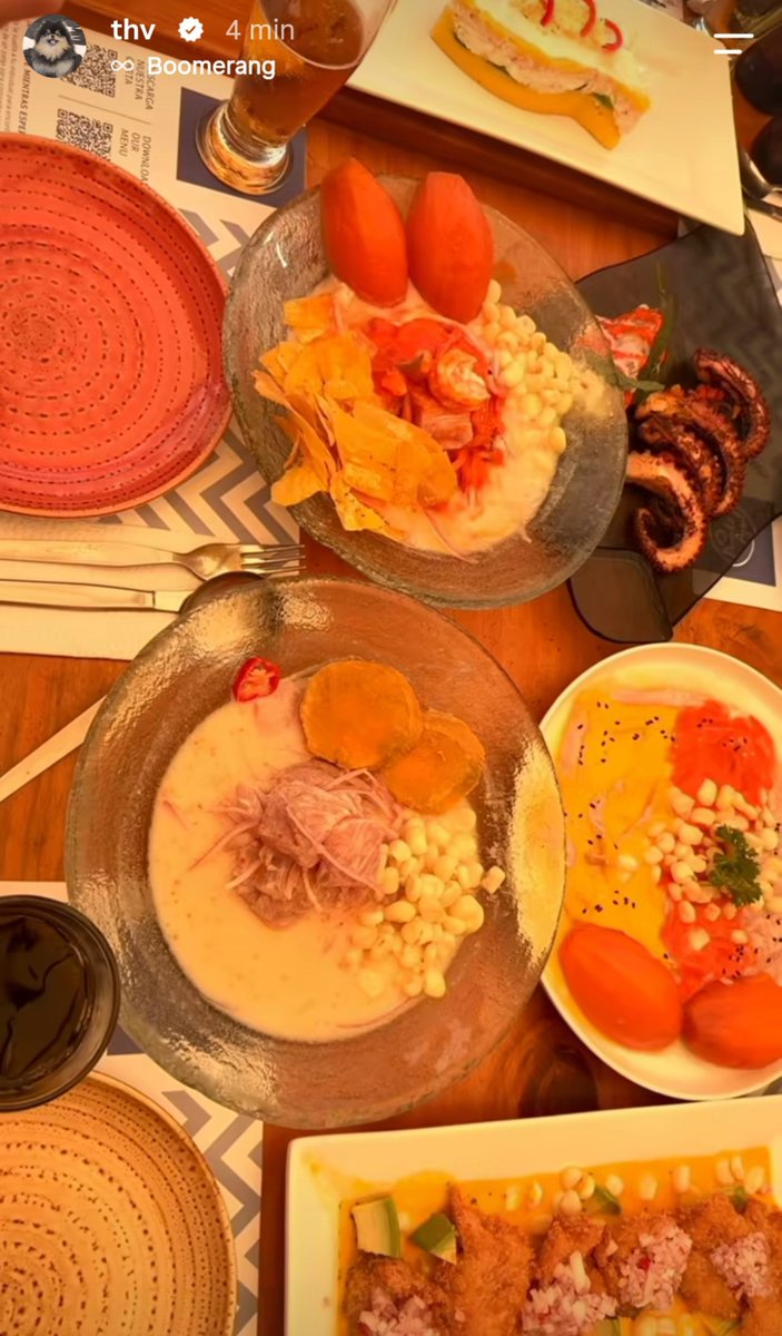 pjmIesviu's tweet photo. OMG TAEHYUNG ESTUVO COMIENDO CEVICHE, CAUSA Y MAS COSITAS, él está quedando enamorado de Perú y su gastronomía 😭🇵🇪 https://t.co/v0Qu2mbtKb