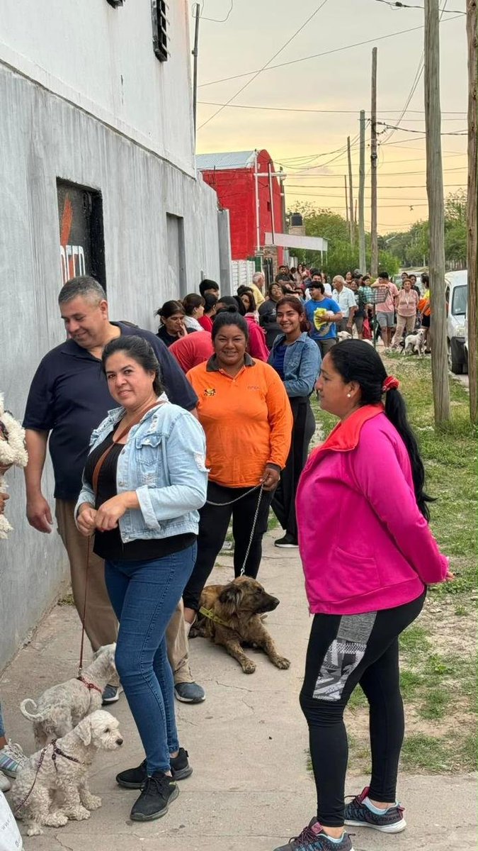 aaguvolpato's tweet photo. Hoy les vengo a pedir un AYUDÍN para que podamos continuar con la otra parte del legado, las CASTRACIONES MASIVAS Y GRATUITAS en barrios de Santiago y La Banda... 🙏❤️ (sigue abajo) https://t.co/jfLFGZm83B