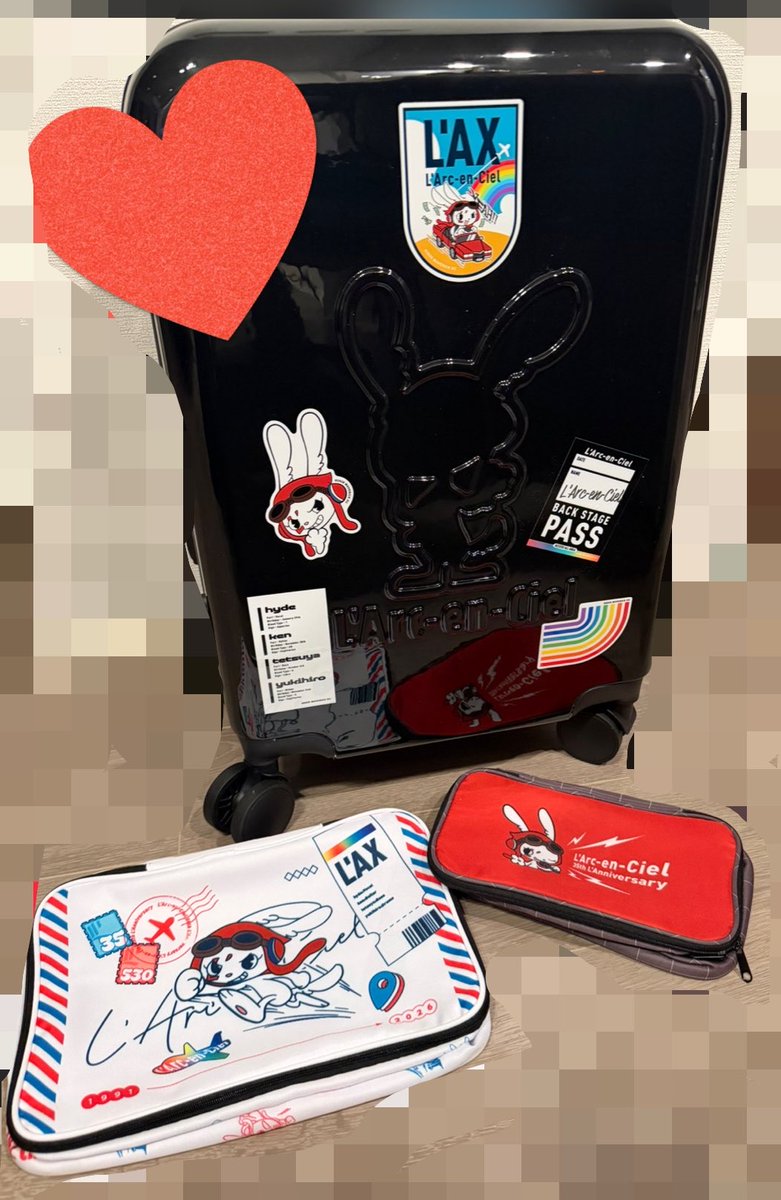 syuri7772's tweet photo. ルシエルちゃんスーツケース届いたー！！！
思ったよりしっかりしてるし、中の布も厚い！何より遠征に間に合ってよかった✨

ステッカーの場所も旦那さんのセンスを借りながら貼り貼り❤️
ポーチも可愛すぎる、買ってよかった！

少しずつ準備して挑む楽しみ😍仕事がーんばろ https://t.co/Comc96YSMF