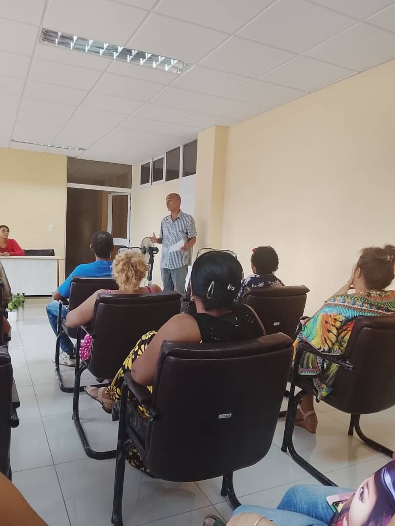 RolandoArocheP's tweet photo. Hoy vespertino especial a cargo del departamento DOPI, tremendo ejercicio con la historia, el núcleo del PCC aportó lo suyo y se explicaron las ideas centrales de la Reunión Nacional del Sistema de Tribunales. 
#CubaEstáFirme 
#GuantánamoNoSeDetiene https://t.co/wJslLJd2Kb