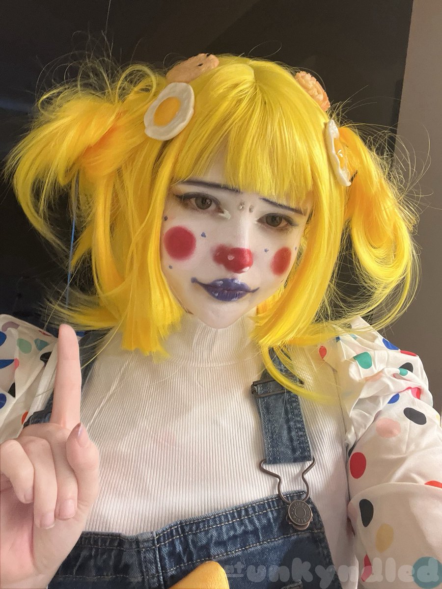 unkyndled's tweet photo. Never felt cuter cosplaying @bouncyclown 🥚💛 https://t.co/aWx8sehKpW