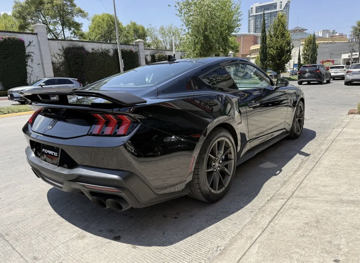 RG1103_'s tweet photo. A ver si por aqui me sale cliente
Vendo mi hermoso mustang dark horse, es modelo 2025 
Apenas con 7,500 kilometros y cuenta con factura original.
Lo tengo en Huixquilucan 
En venta por $1,250,000 
No me cierro a negociar https://t.co/PB05WU2SWa