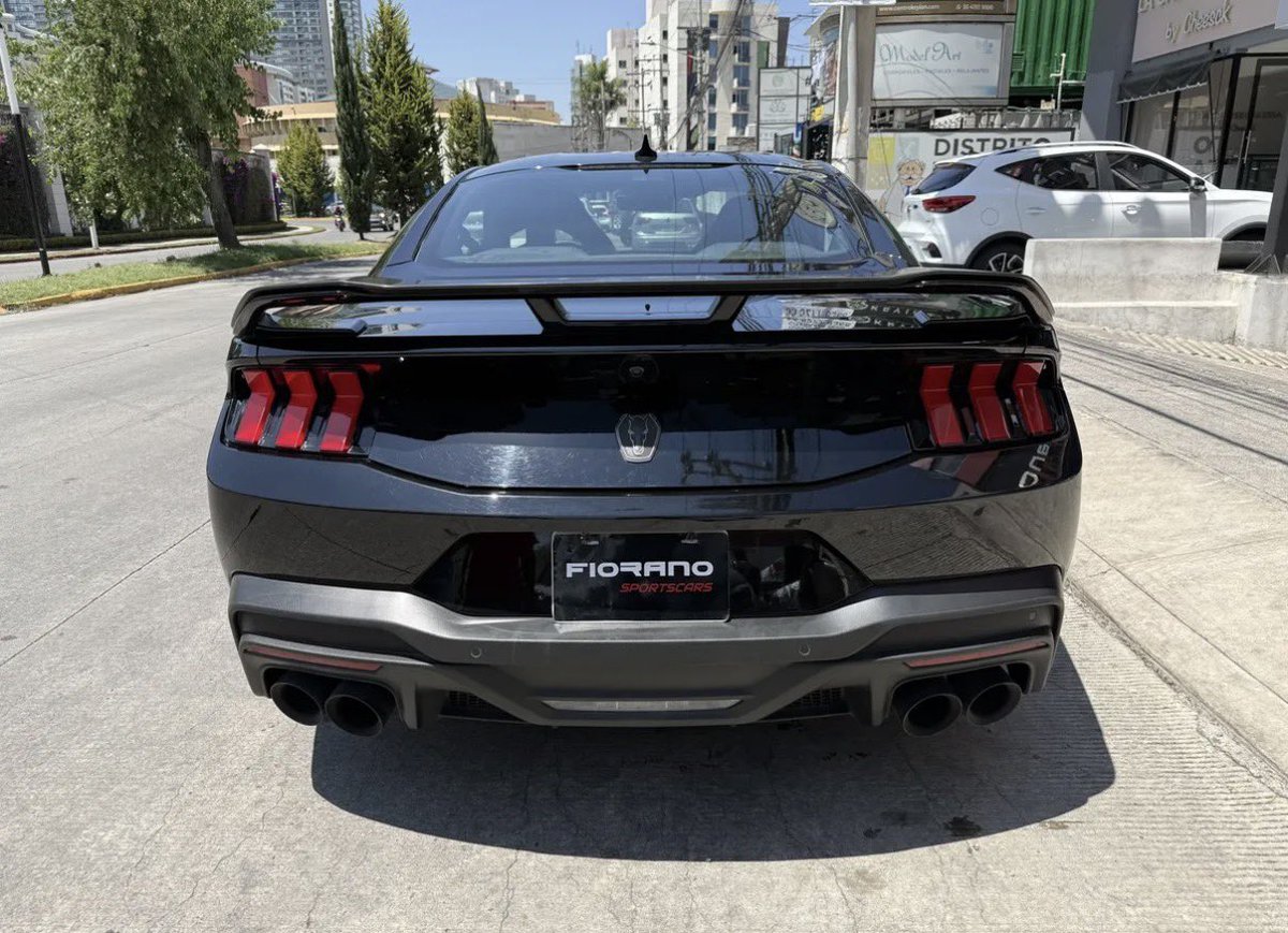RG1103_'s tweet photo. A ver si por aqui me sale cliente
Vendo mi hermoso mustang dark horse, es modelo 2025 
Apenas con 7,500 kilometros y cuenta con factura original.
Lo tengo en Huixquilucan 
En venta por $1,250,000 
No me cierro a negociar https://t.co/PB05WU2SWa