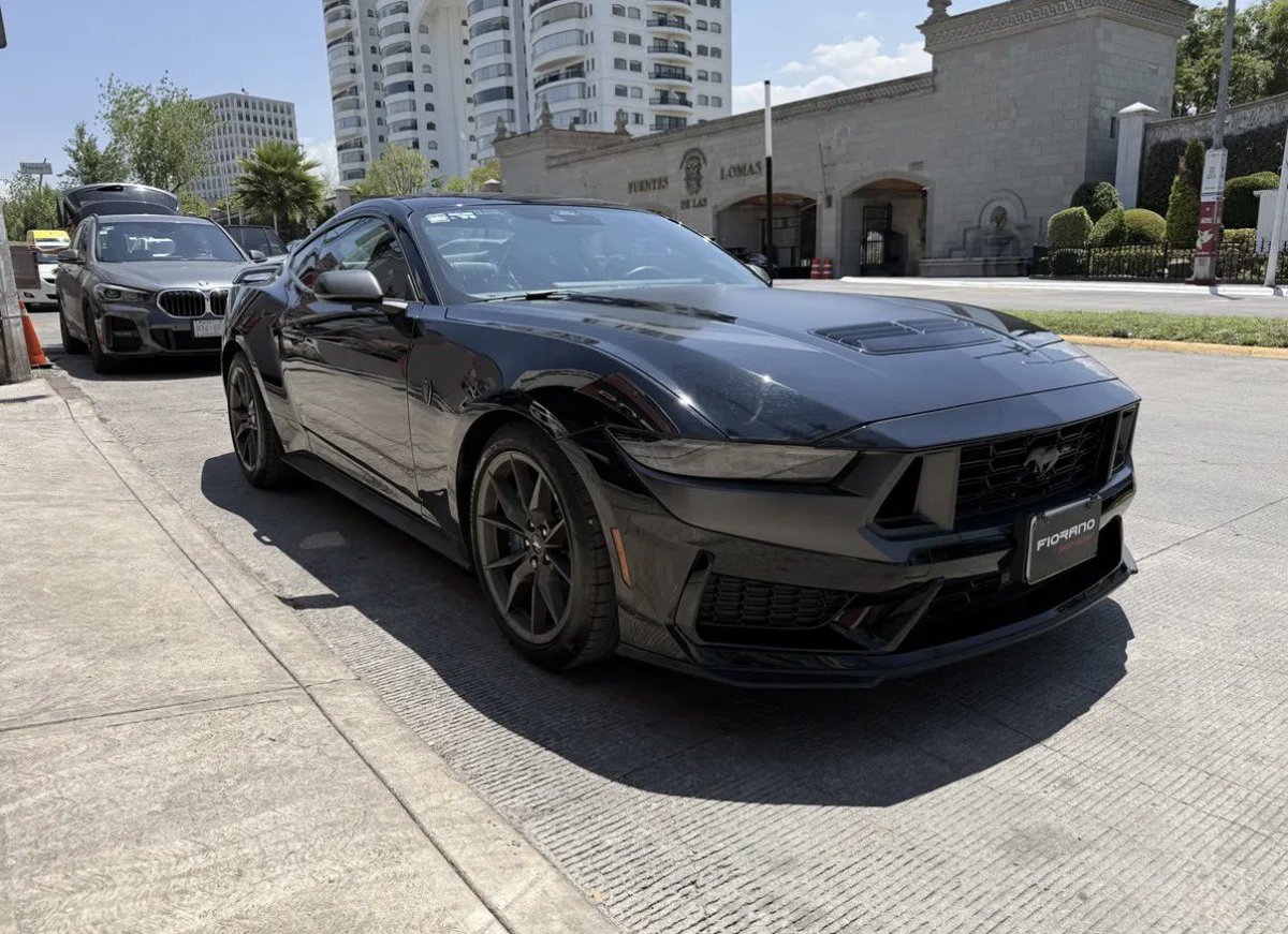 RG1103_'s tweet photo. A ver si por aqui me sale cliente
Vendo mi hermoso mustang dark horse, es modelo 2025 
Apenas con 7,500 kilometros y cuenta con factura original.
Lo tengo en Huixquilucan 
En venta por $1,250,000 
No me cierro a negociar https://t.co/PB05WU2SWa