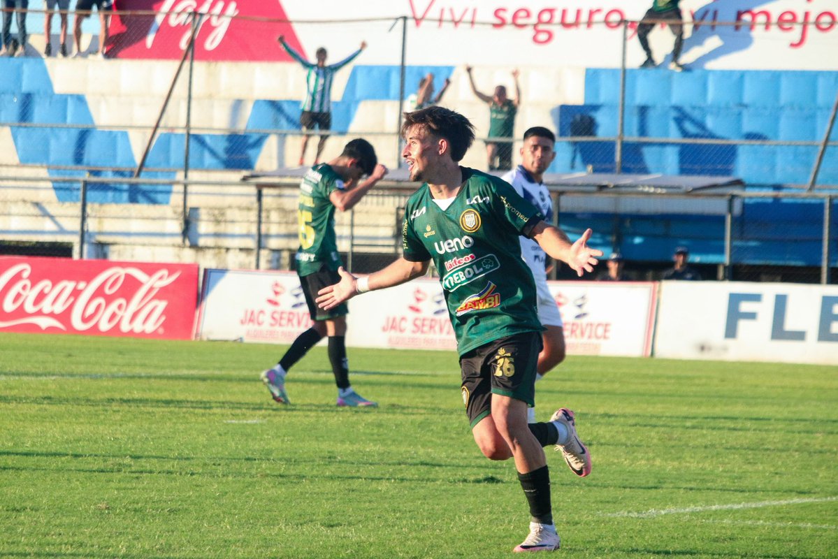 CopaDePrimera's tweet photo. Celebración ñuense en la Fortaleza
Rubio Ñu derrota por 2-1 al Sportivo Ameliano, por la fecha 13 del Torneo Clausura.
🔗 https://t.co/jqCEc8ulxX
#ClausuraAPF2026 🇵🇾
#CopaDePrimera 🏆 https://t.co/46BMETMBO7