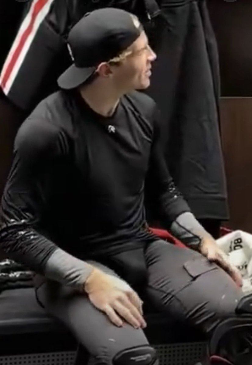 TylerOntario's tweet photo. Patrick Kane and his huge bulge https://t.co/4l4FMXheFC