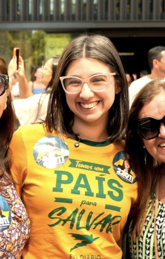 cecidilhea's tweet photo. já que vcs pediram temos também

eu em vídeo recente / ela cheia de dente https://t.co/jZaOLKeNkj
