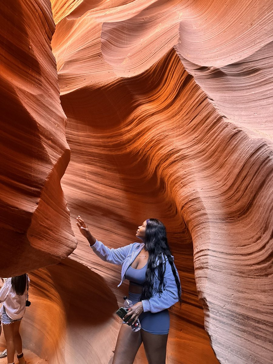 _cozyautumn's tweet photo. Still trying to process how beautiful this was in person 🧡So grateful to be able to experience this, and for being reminded just how incredible life is. #antelopecanyon #travel #explore #arizona https://t.co/pMGFWJfOTs