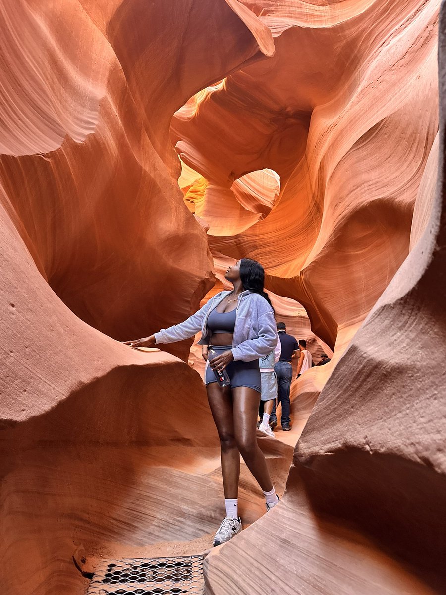 _cozyautumn's tweet photo. Still trying to process how beautiful this was in person 🧡So grateful to be able to experience this, and for being reminded just how incredible life is. #antelopecanyon #travel #explore #arizona https://t.co/pMGFWJfOTs